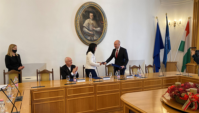 Együttműködési megállapodást kötött az Alapvető Jogok Biztosának Hivatala (AJBH) és az Eszterházy Károly Katolikus Egyetem (EKKE)