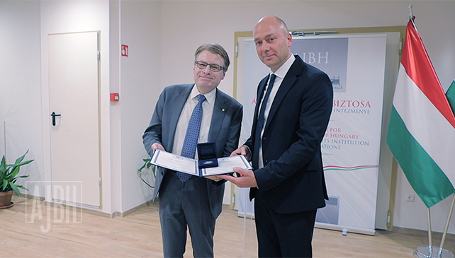 Justitia Regnorum Fundamentum díjat adott át az IOI elnökének dr. Kozma Ákos