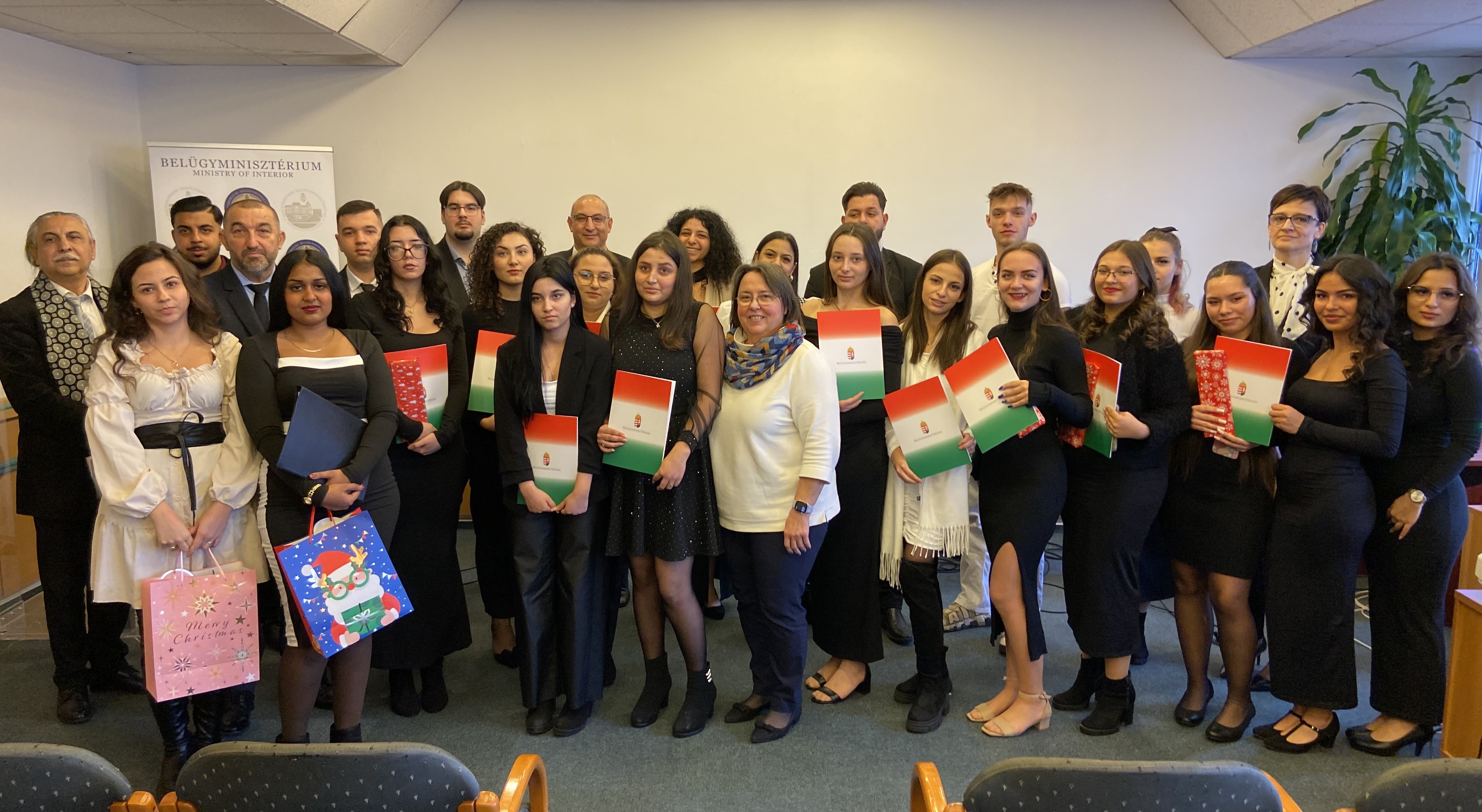 Roma Nemzetiségi Tanulmányi Ösztöndíj oklevélátadó ünnepség